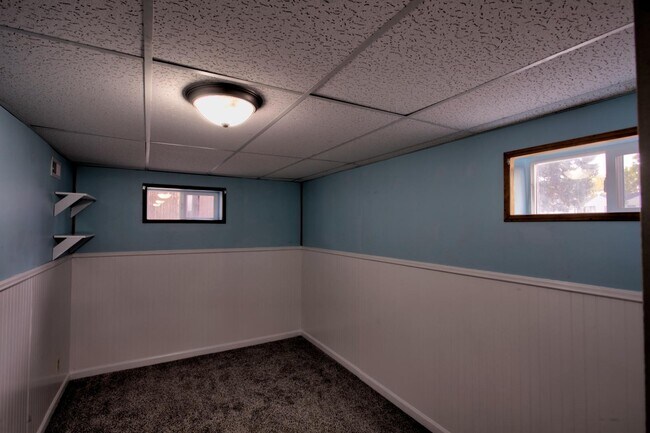 Building Photo - 33 Marshall Dr