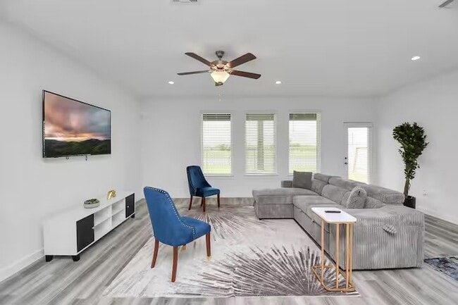 Building Photo - 12320 Churchill downs Dr