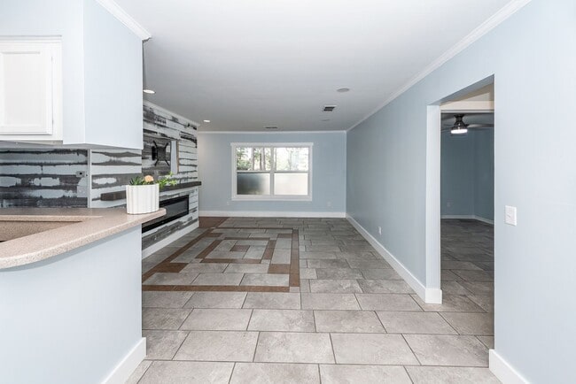 Building Photo - 2 Bedroom, 2 Bathroom Condo in Woodscape - Mt Pleasant