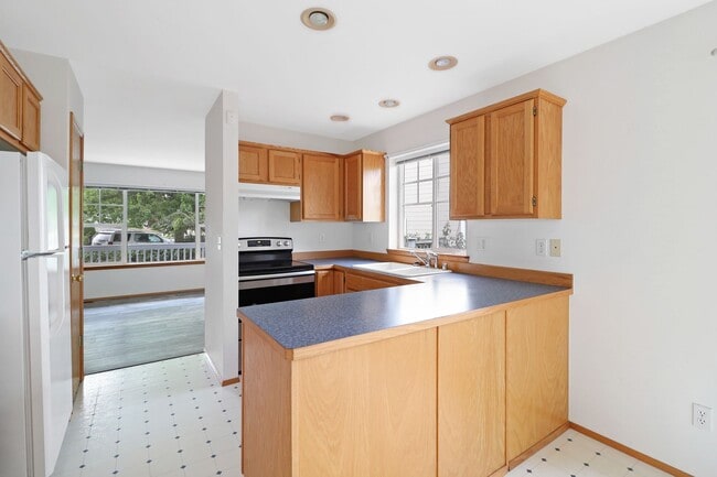 Building Photo - 2 Bed 1 Bath - Single Story - Pet Friendy - Large Backyard