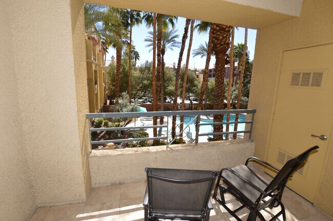 Building Photo - Beautiful and Bright Furnished, 1 Bd / 1 Ba  Condo w/ Pool View
