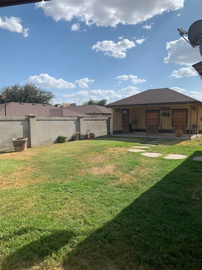 Building Photo - 3129 Rosco Dr