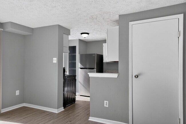 Building Photo - Available Now!  3 Bedroom Townhouse King George