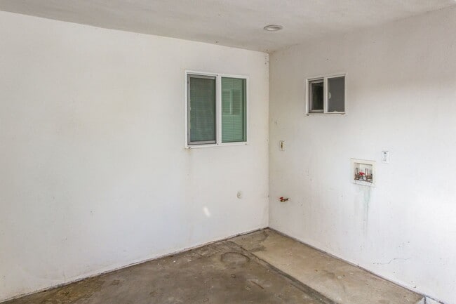 Building Photo - 7401 Valaria Dr