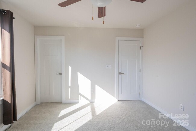Building Photo - 10036 Paper Birch Dr