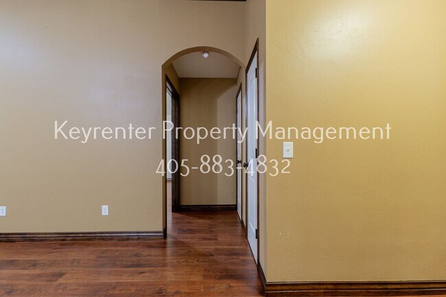 Building Photo - 2405 SW 138th St