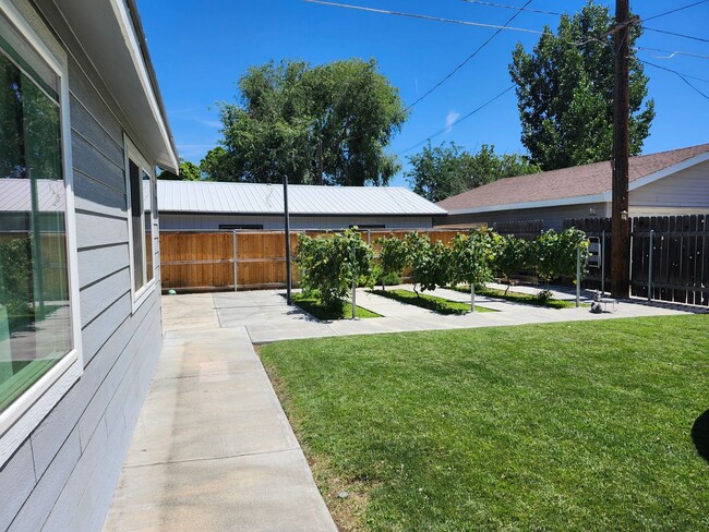 Building Photo - 1014 Perkins Ave