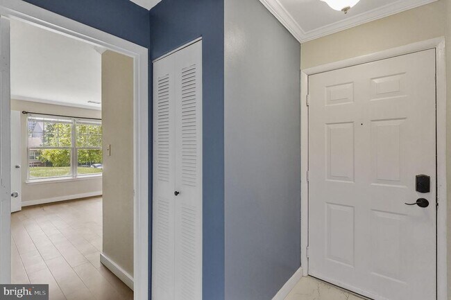 Building Photo - 1725 Ascot Way