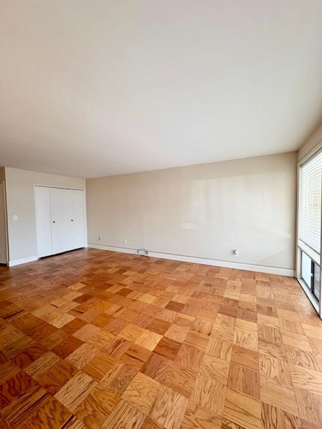 Building Photo - Remodeled 2 BR 1BA in Bethesda. Private front patio. Most utilities included.