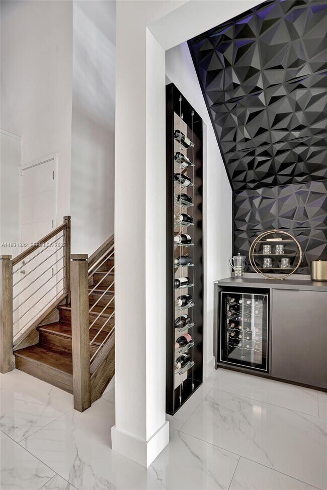 Building Photo - 17113 Aquavera Way