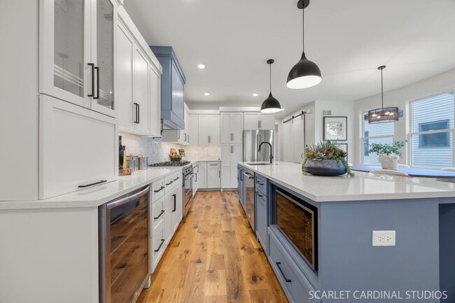 Building Photo - 715 N Brainard St