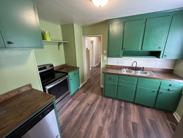 Kitchen - 330 Clover St