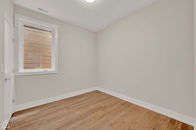 Building Photo - 4603 S St Lawrence Ave