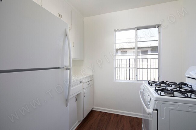 Building Photo - OPEN HOUSE: 11/1 2-3PM ~ Beautiful Studio ...