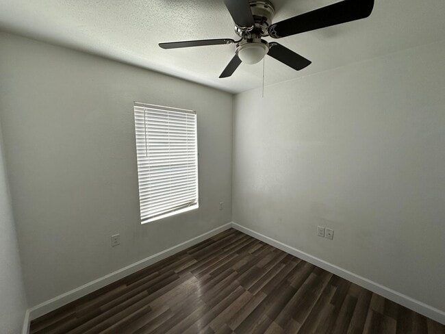 Building Photo - 3 Bed 3 Bath Townhouse