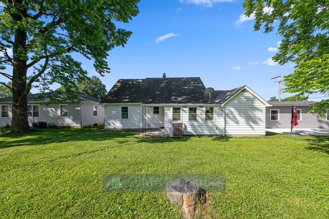 Building Photo - 503 E 8th St