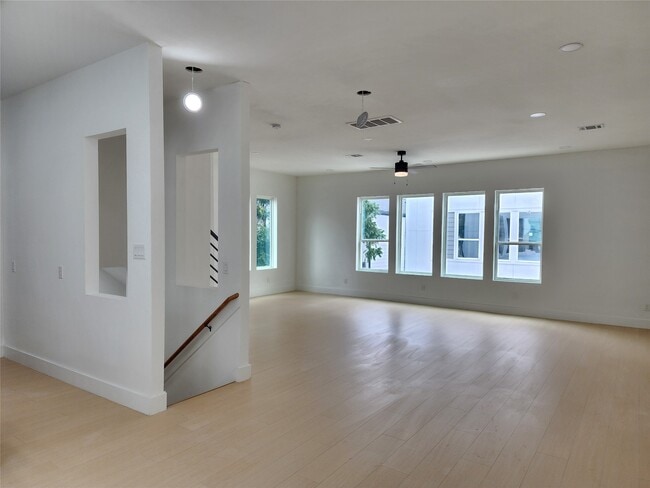 Building Photo - 3411 St Emanuel St