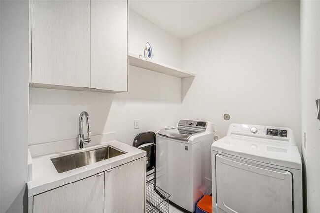 Building Photo - 7115 Housman