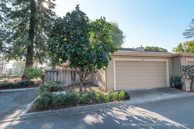 Building Photo - Updated single-story town-home in a pictur...