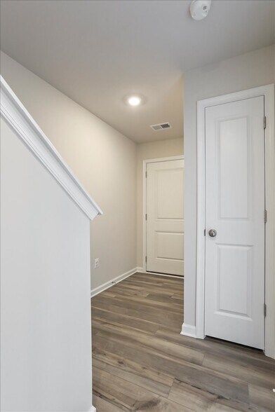 Building Photo - 331 Sandy Bottom Cir