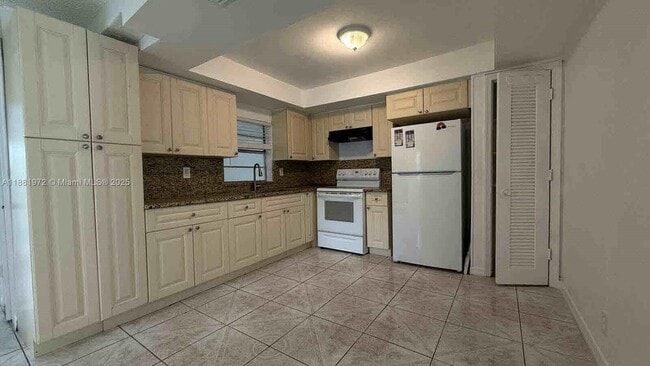 Building Photo - 6473 SW 19th St