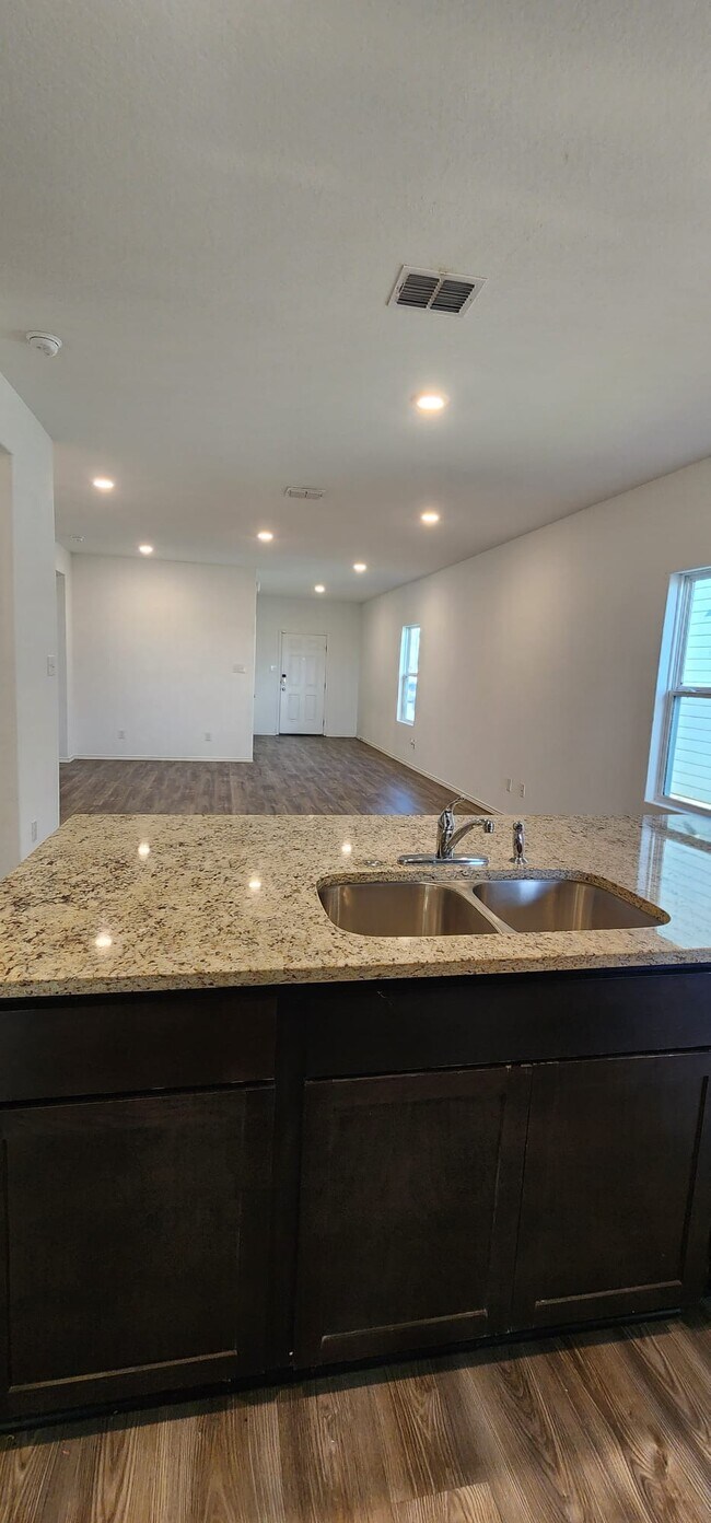 Building Photo - 4150 Admirals Bnd