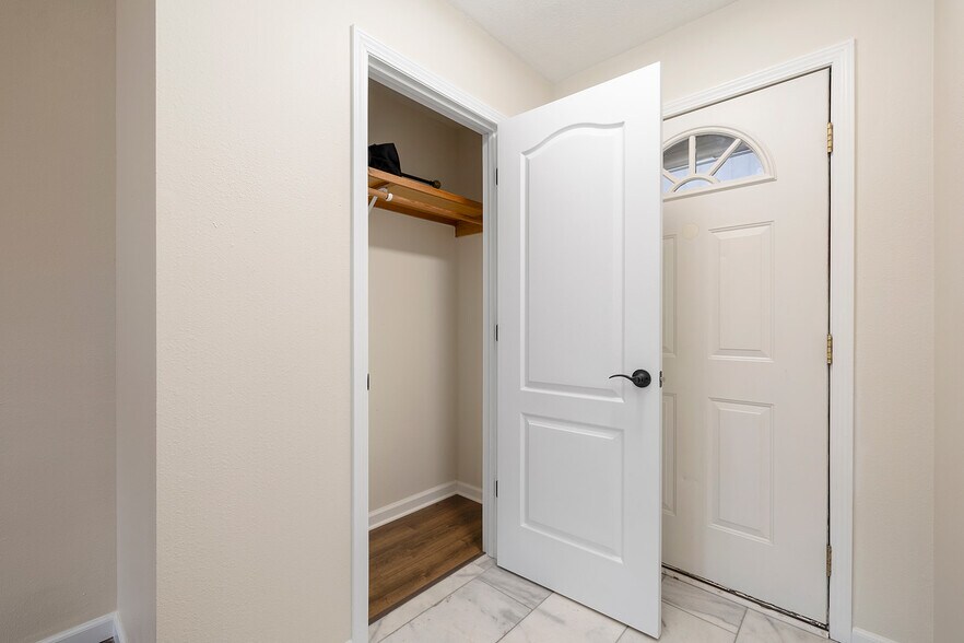 Building Photo - 647 S Meteor Ave