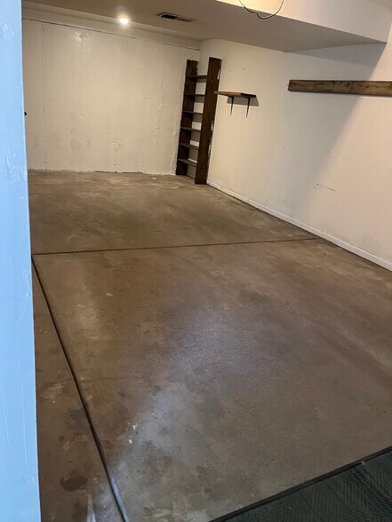 Building Photo - 1583 Highland Park Drive