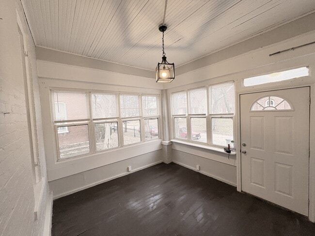 Building Photo - 511 Court St