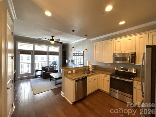 Building Photo - 230 S Tryon St