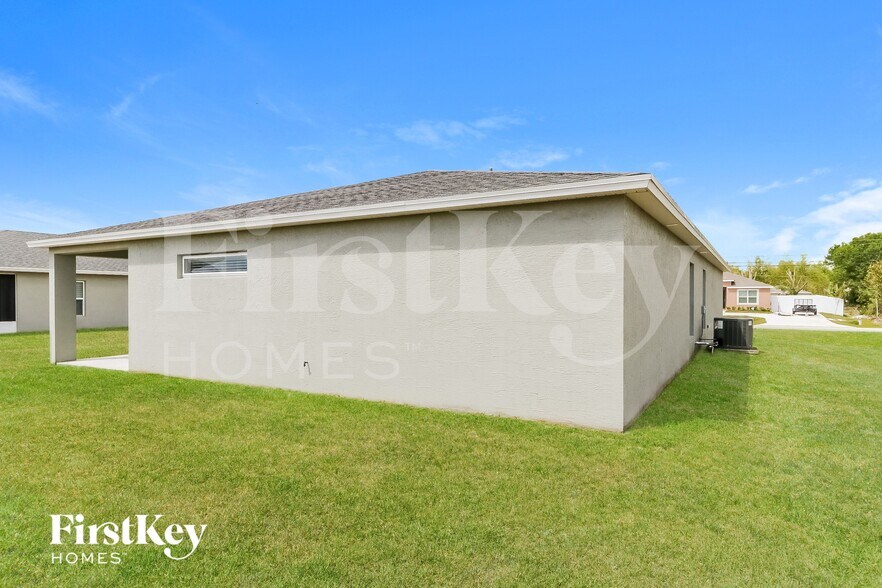 Building Photo - 4477 Southwest