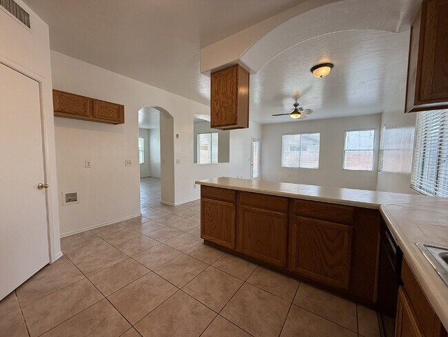 Building Photo - "Spacious 3-Bedroom Gem with 2.5 Baths in ...