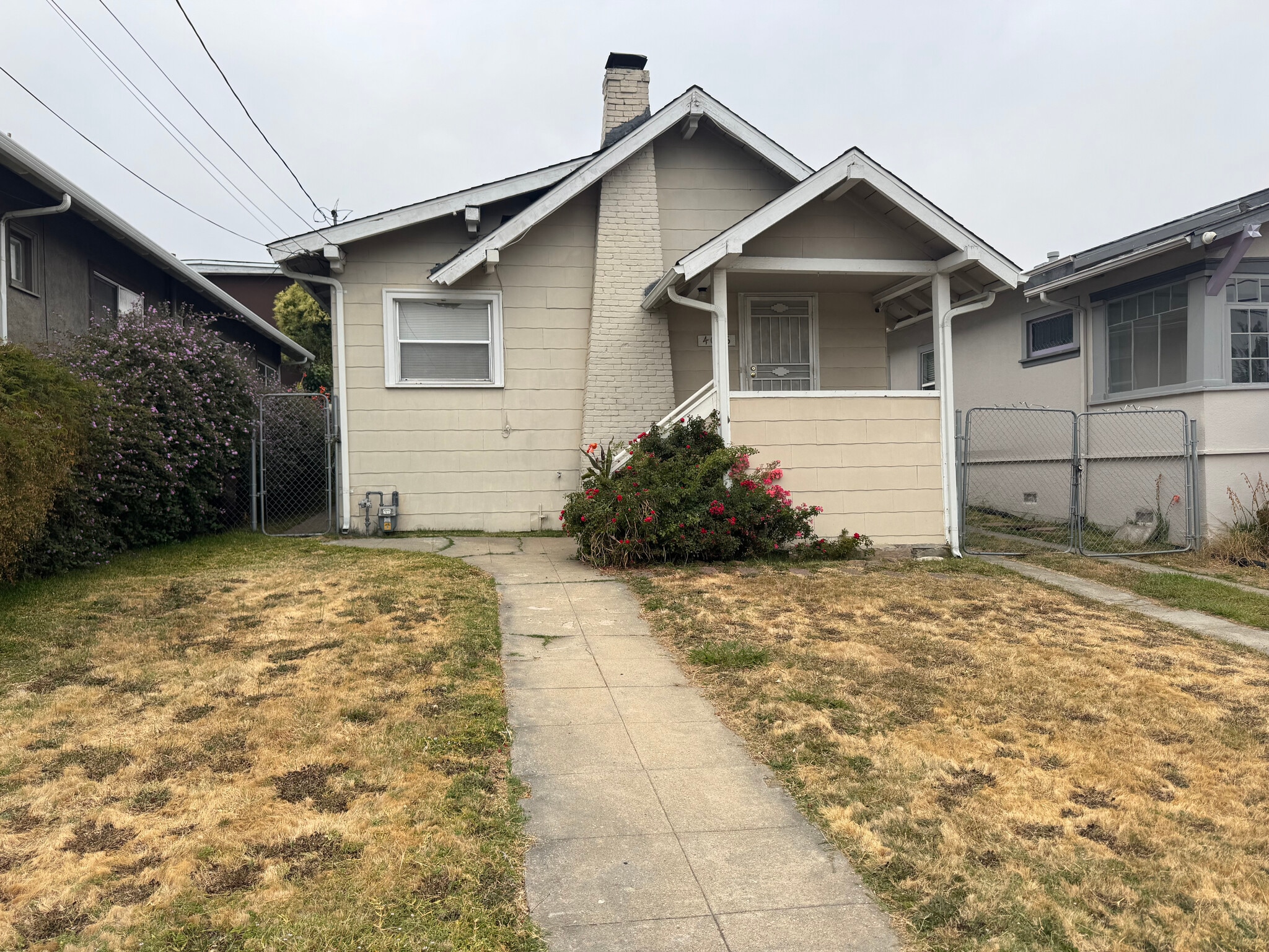 Building Photo - 4056 Santa Rita St