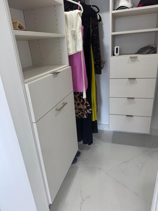 Building Photo - 20515 E Country Club Dr