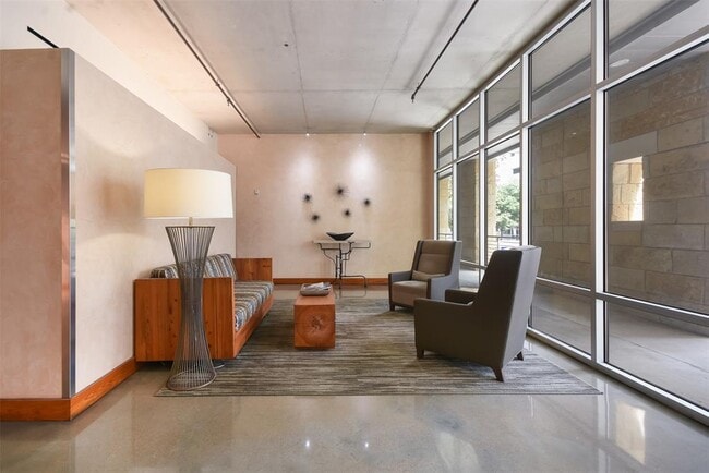 Building Photo - 800 W 5th St