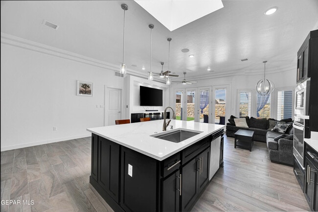Building Photo - 2809 Tierra Garden Dr