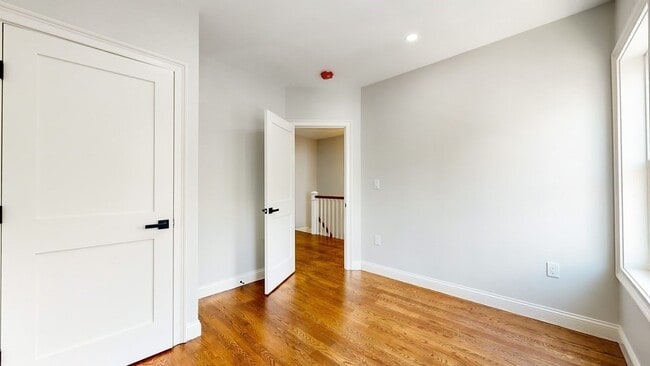 Building Photo - 44 Mercer St