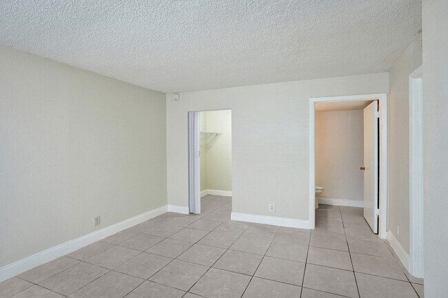Building Photo - 3 BED/2BATH