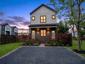 Building Photo - 1002 E 33rd St