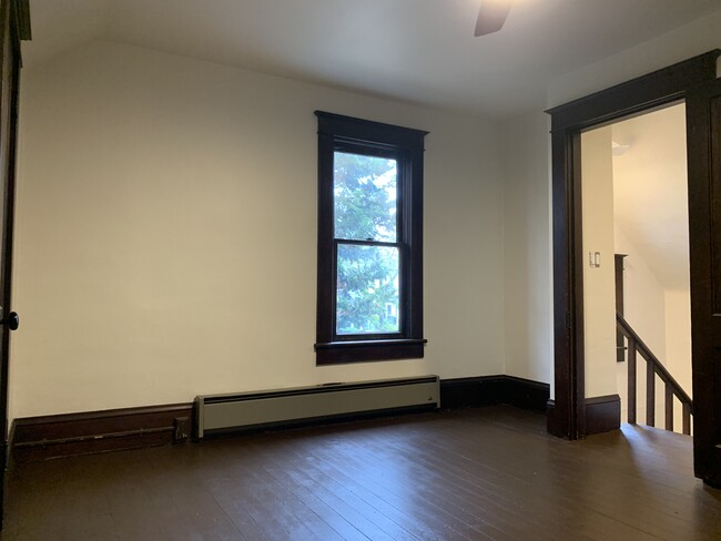 Upstairs Second Bedroom. - 1023 SE Bidwell St