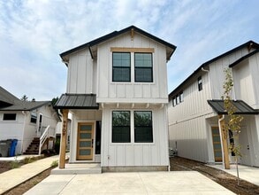 Building Photo - 9909 NE 46th Ct
