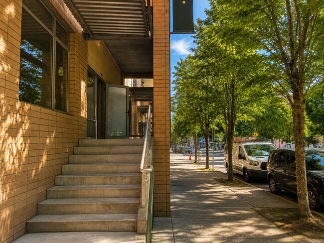 Building Photo - 701 Columbia St