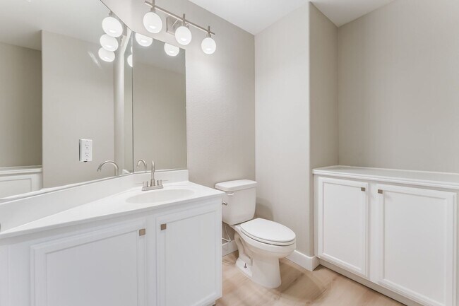 Building Photo - Modern Elegance Meets Spacious Comfort in a Unique Layout!