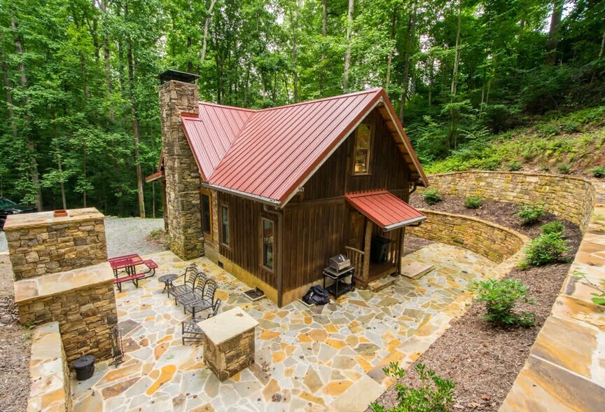 Building Photo - 615 Polly Mountain Rd