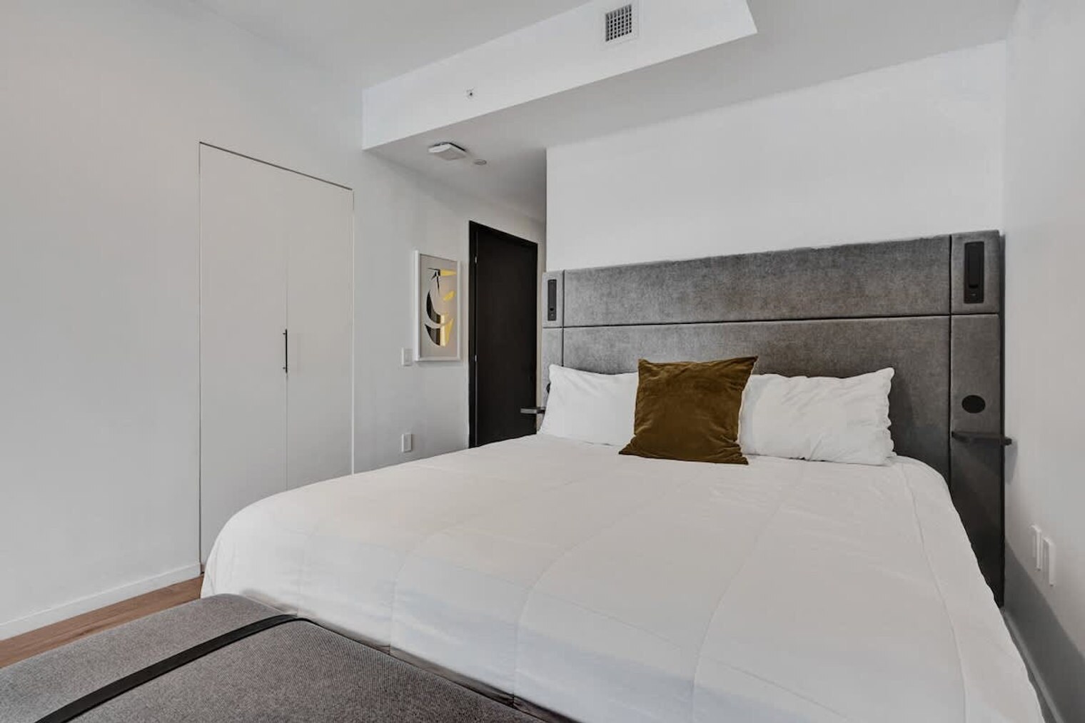 Building Photo - 398 NE 5th St