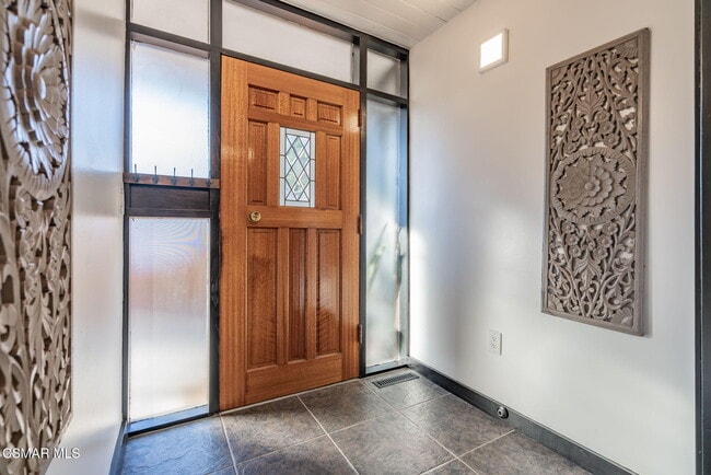 Building Photo - 1411 Ojai Rd