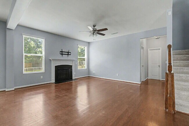 Building Photo - 5-Bedroom Home w/ Fenced-in BackYard in Knightdale