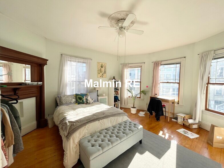 Building Photo - 67 Hillside St