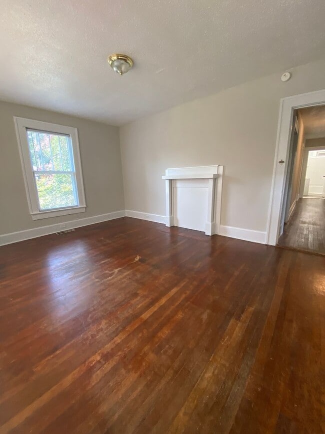 Building Photo - Perfect home with 2 kitchens at NCSU