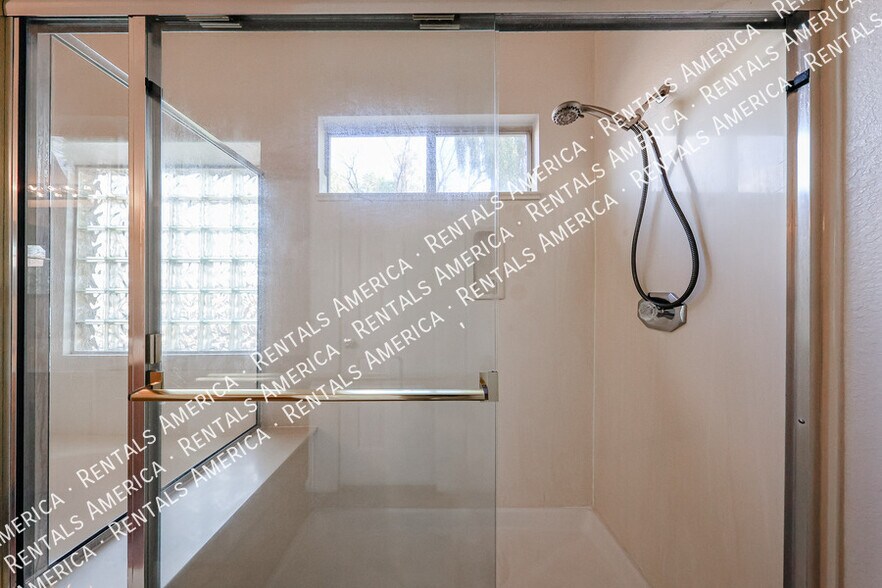 Building Photo - 3884 E Douglas Loop